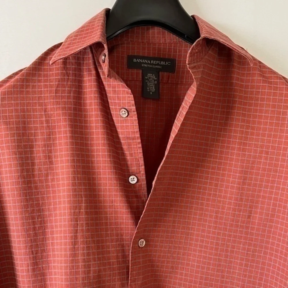 Banana Republic, mens long sleeved cotton button down shirt, size S, rust color